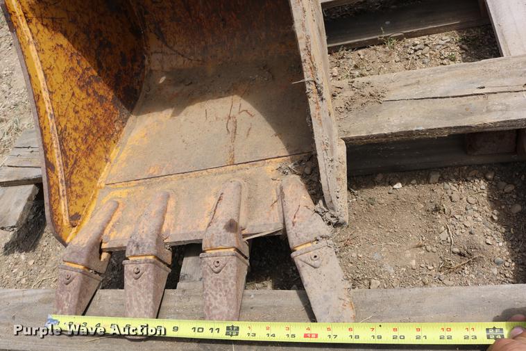 image for item DM9380 John Deere bucket