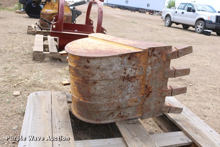 image for item DM9380 John Deere bucket