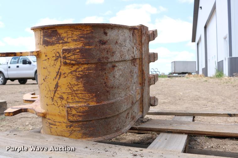 image for item DM9380 John Deere bucket