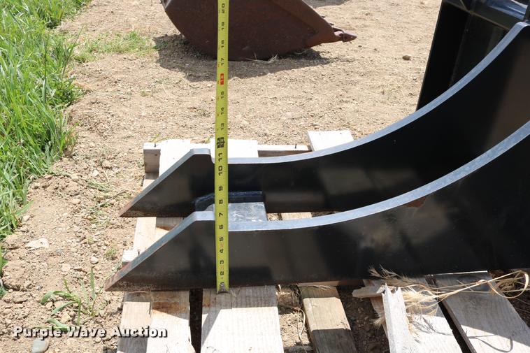 image for item DM9382 Haugen rock digger