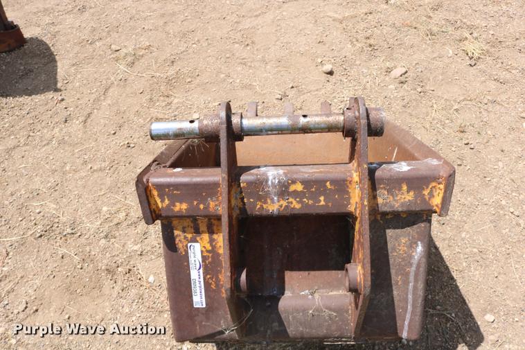 image for item DM9383 Bucket