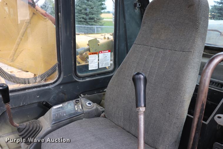 image for item DQ9482 Komatsu PC200LC excavator