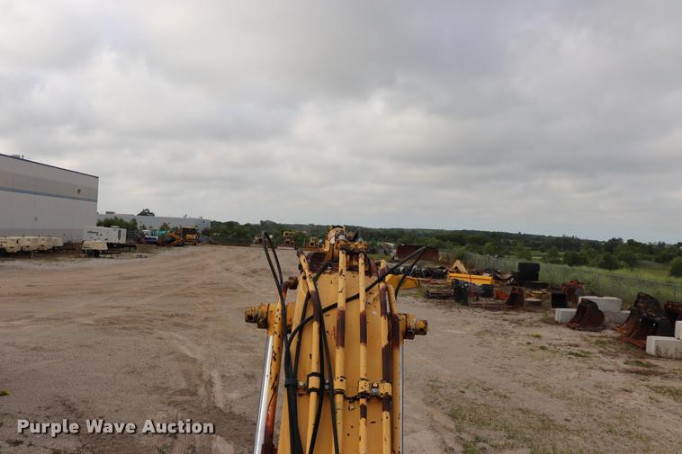 image for item DQ9482 Komatsu PC200LC excavator