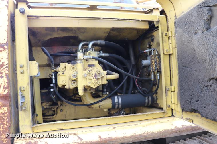 image for item DQ9482 Komatsu PC200LC excavator