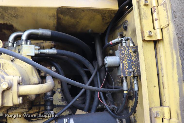 image for item DQ9482 Komatsu PC200LC excavator