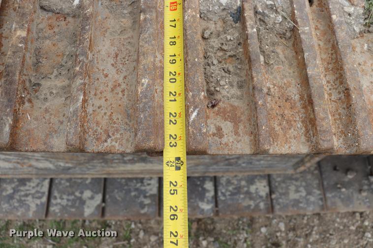 image for item DQ9482 Komatsu PC200LC excavator