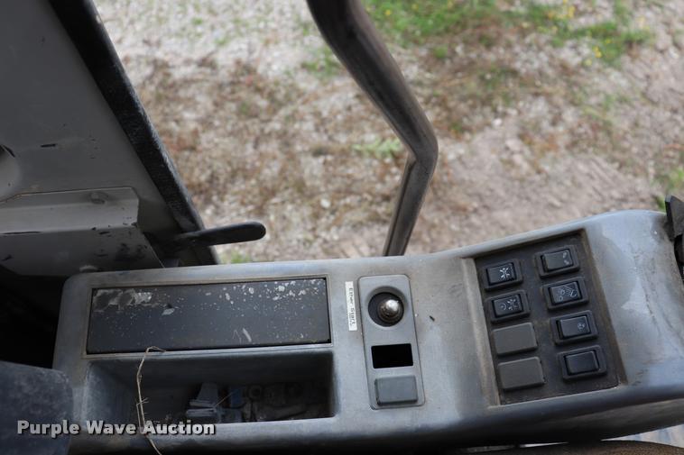 image for item DQ9483 1997 Kobelco SK400LC excavator