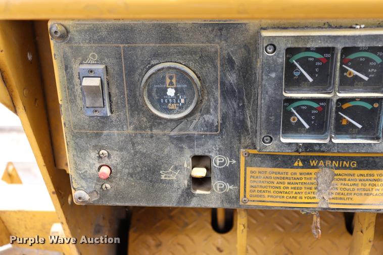 image for item DQ9485 1994 Caterpillar D3C LGP dozer