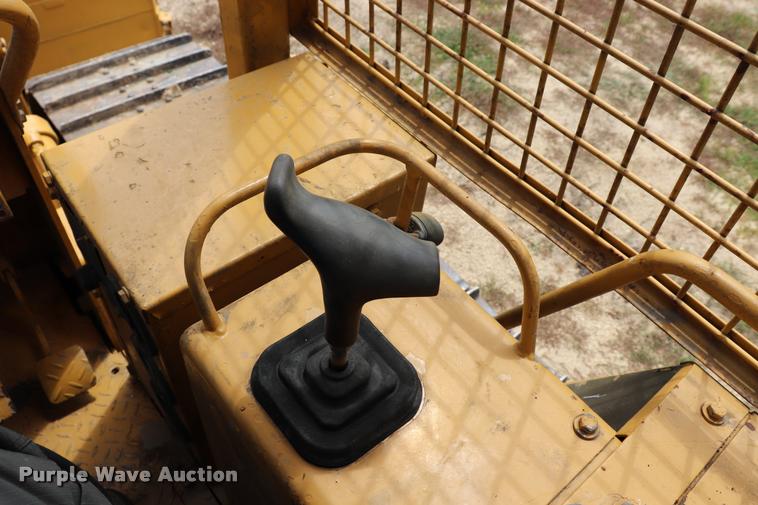 image for item DQ9485 1994 Caterpillar D3C LGP dozer