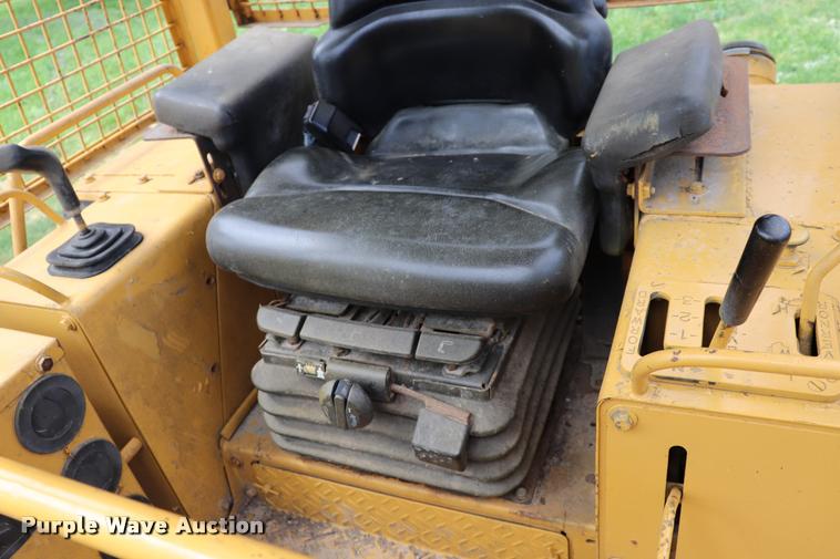 image for item DQ9485 1994 Caterpillar D3C LGP dozer