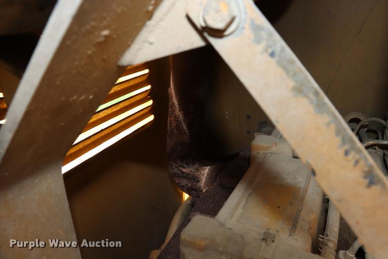 image for item DQ9485 1994 Caterpillar D3C LGP dozer