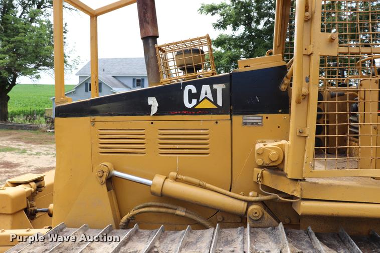 image for item DQ9485 1994 Caterpillar D3C LGP dozer
