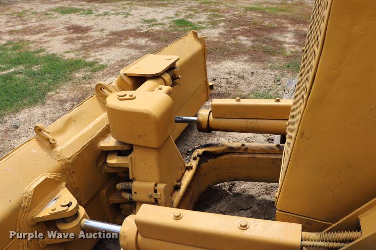 image for item DQ9485 1994 Caterpillar D3C LGP dozer