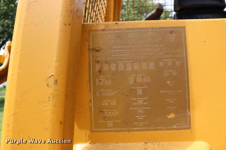 image for item DQ9485 1994 Caterpillar D3C LGP dozer