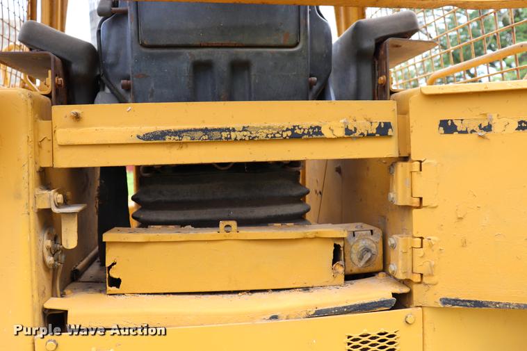 image for item DQ9485 1994 Caterpillar D3C LGP dozer