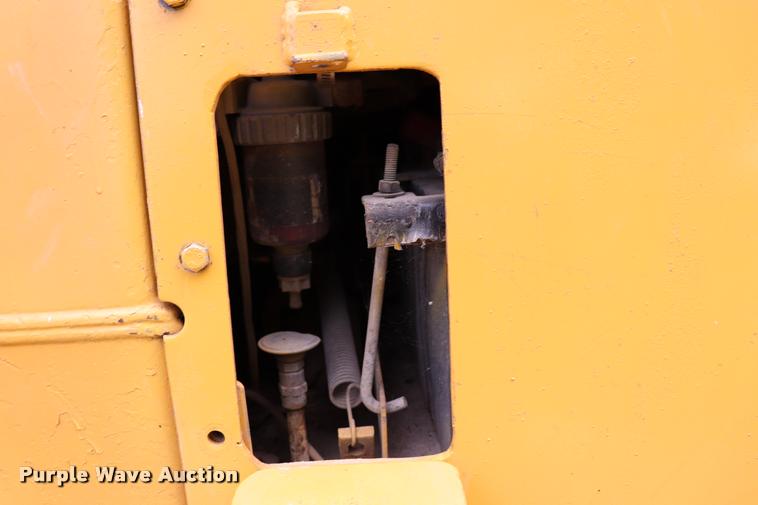 image for item DQ9485 1994 Caterpillar D3C LGP dozer