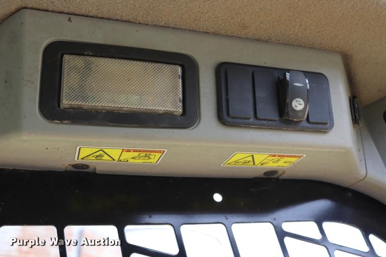 image for item DQ9486 2014 Caterpillar 262D skid steer