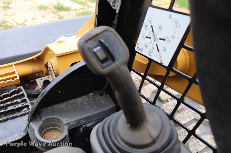 image for item DQ9486 2014 Caterpillar 262D skid steer