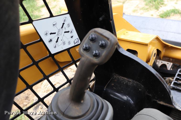 image for item DQ9486 2014 Caterpillar 262D skid steer