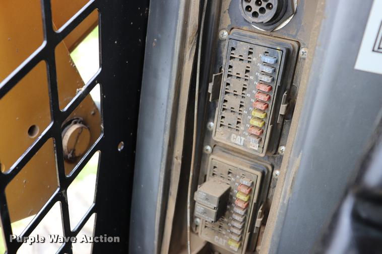 image for item DQ9486 2014 Caterpillar 262D skid steer