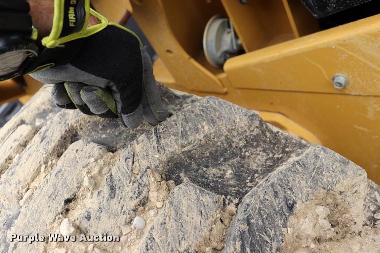 image for item DQ9486 2014 Caterpillar 262D skid steer