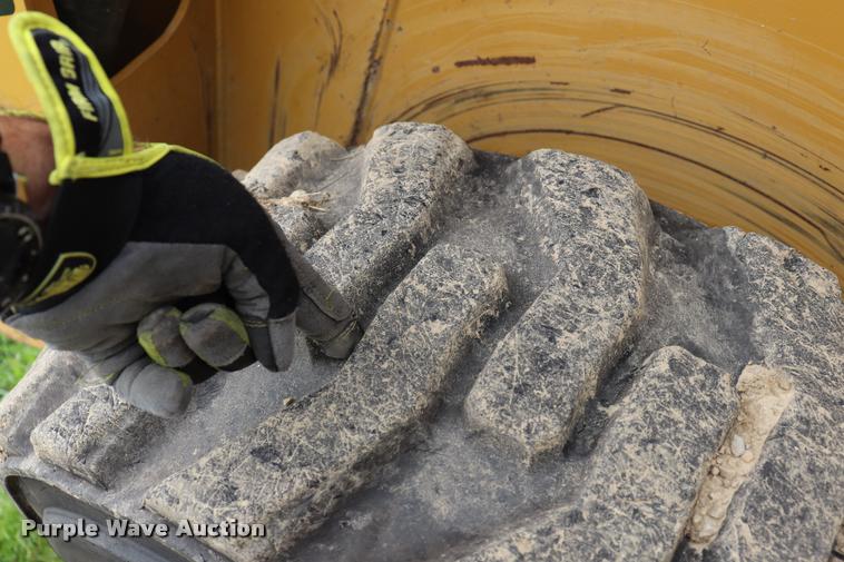 image for item DQ9486 2014 Caterpillar 262D skid steer