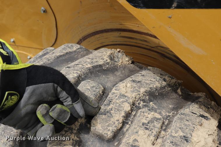 image for item DQ9486 2014 Caterpillar 262D skid steer