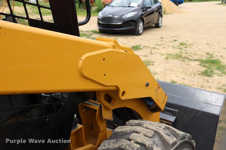 image for item DQ9486 2014 Caterpillar 262D skid steer