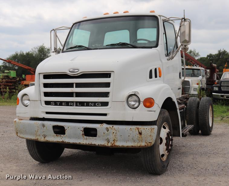 image for item DQ9496 2002 Sterling L7500 truck chassis