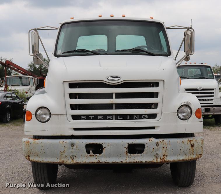image for item DQ9496 2002 Sterling L7500 truck chassis