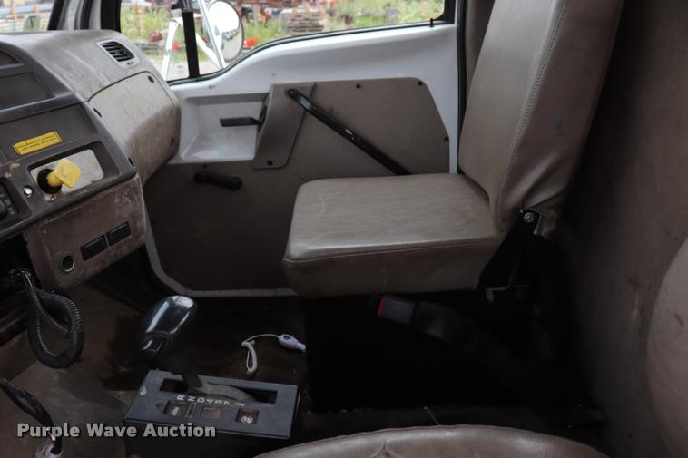 image for item DQ9496 2002 Sterling L7500 truck chassis