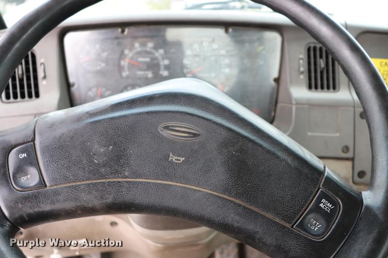 image for item DQ9496 2002 Sterling L7500 truck chassis