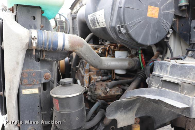 image for item DQ9496 2002 Sterling L7500 truck chassis