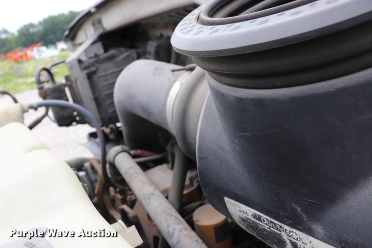 image for item DQ9496 2002 Sterling L7500 truck chassis