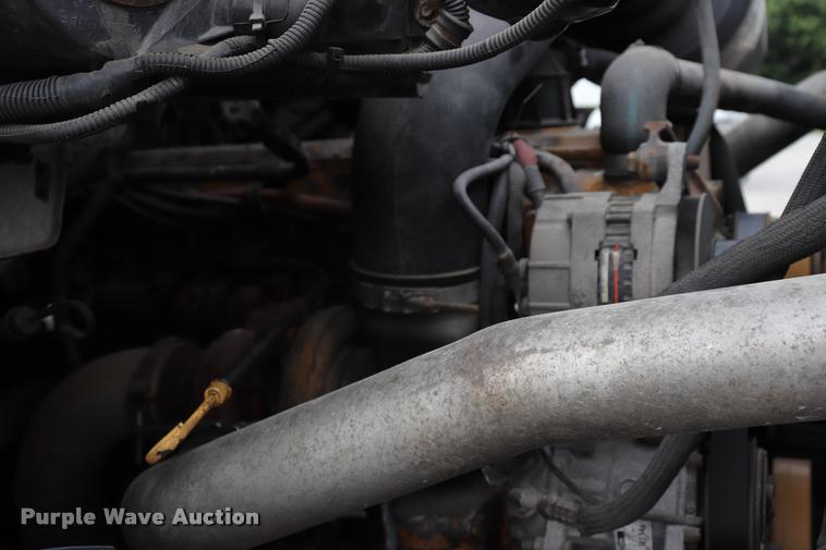 image for item DQ9496 2002 Sterling L7500 truck chassis