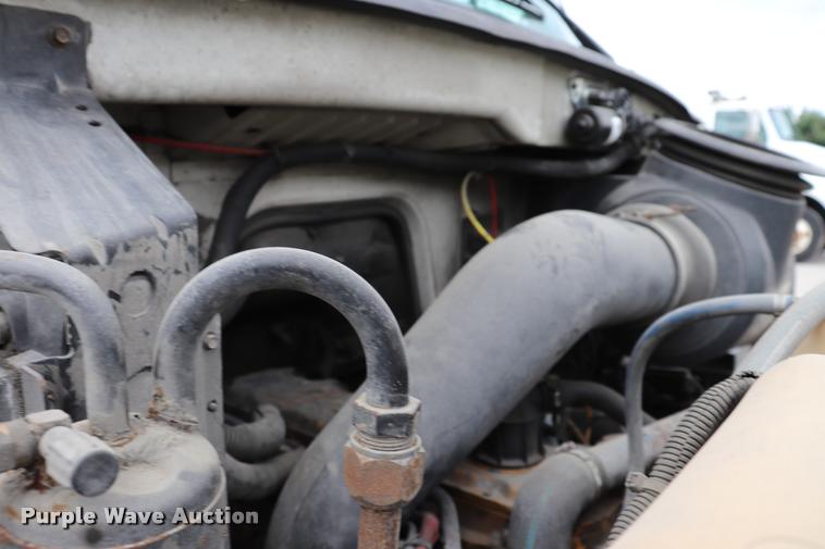 image for item DQ9496 2002 Sterling L7500 truck chassis