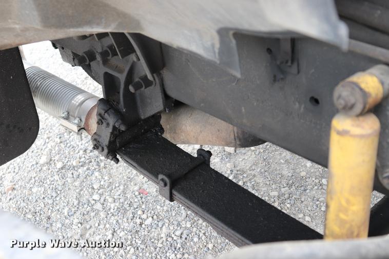 image for item DQ9496 2002 Sterling L7500 truck chassis