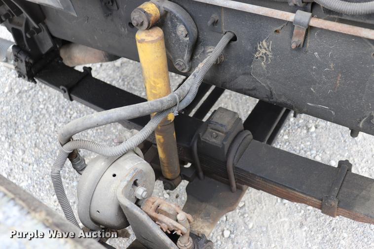 image for item DQ9496 2002 Sterling L7500 truck chassis