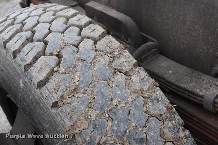 image for item DQ9496 2002 Sterling L7500 truck chassis