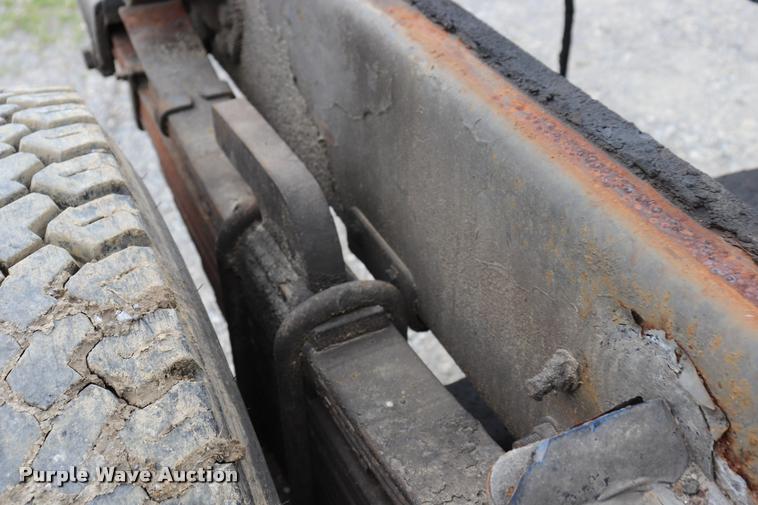 image for item DQ9496 2002 Sterling L7500 truck chassis