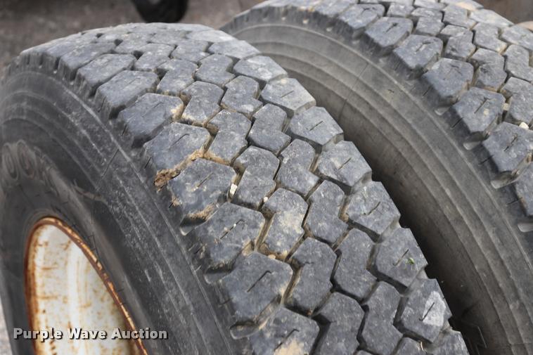 image for item DQ9496 2002 Sterling L7500 truck chassis