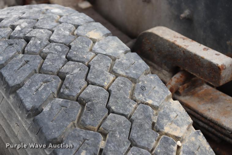 image for item DQ9496 2002 Sterling L7500 truck chassis