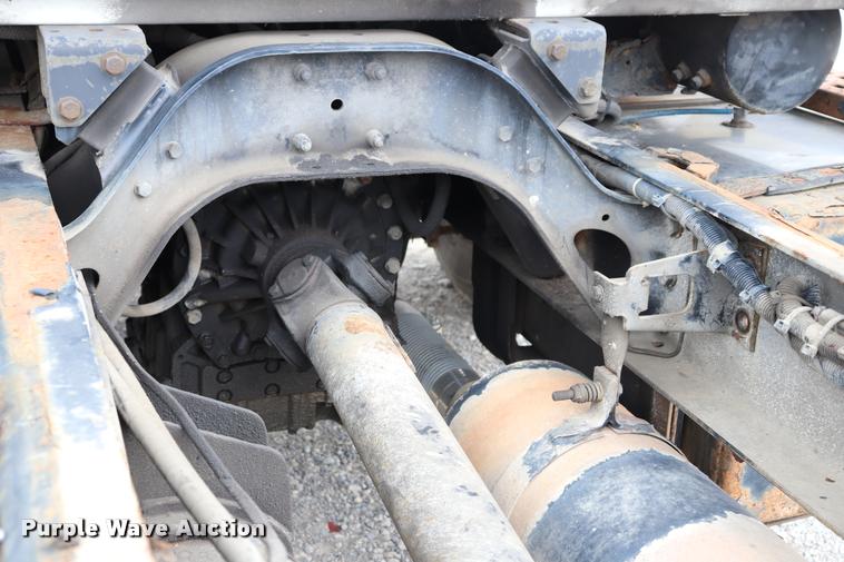 image for item DQ9496 2002 Sterling L7500 truck chassis