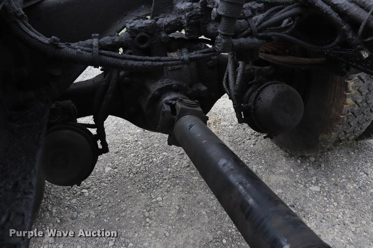 image for item DQ9496 2002 Sterling L7500 truck chassis