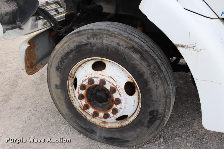 image for item DQ9496 2002 Sterling L7500 truck chassis