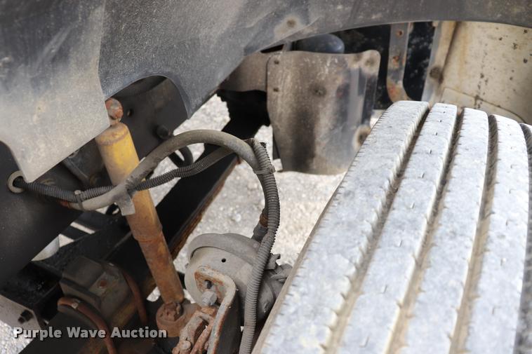 image for item DQ9496 2002 Sterling L7500 truck chassis