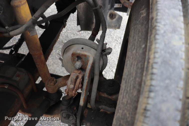 image for item DQ9496 2002 Sterling L7500 truck chassis