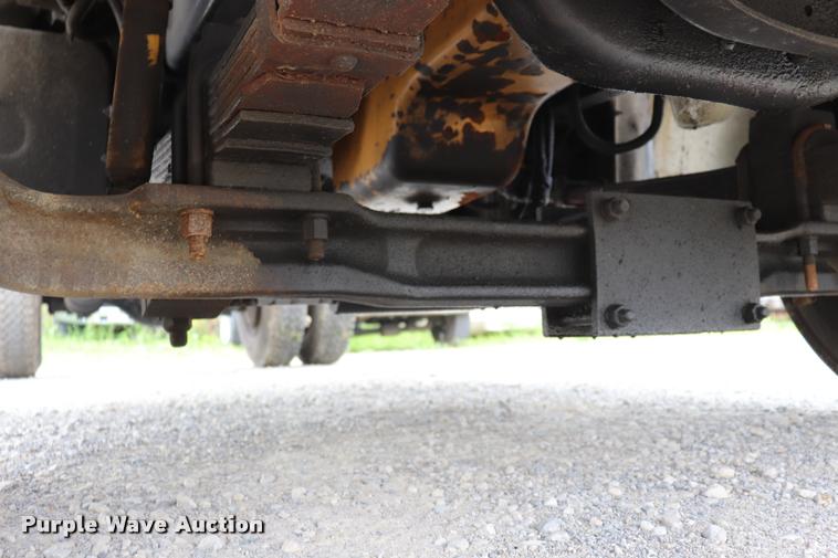 image for item DQ9496 2002 Sterling L7500 truck chassis