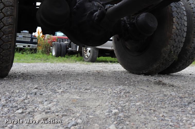 image for item DQ9496 2002 Sterling L7500 truck chassis