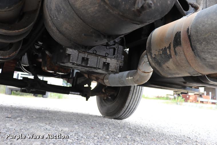 image for item DQ9496 2002 Sterling L7500 truck chassis